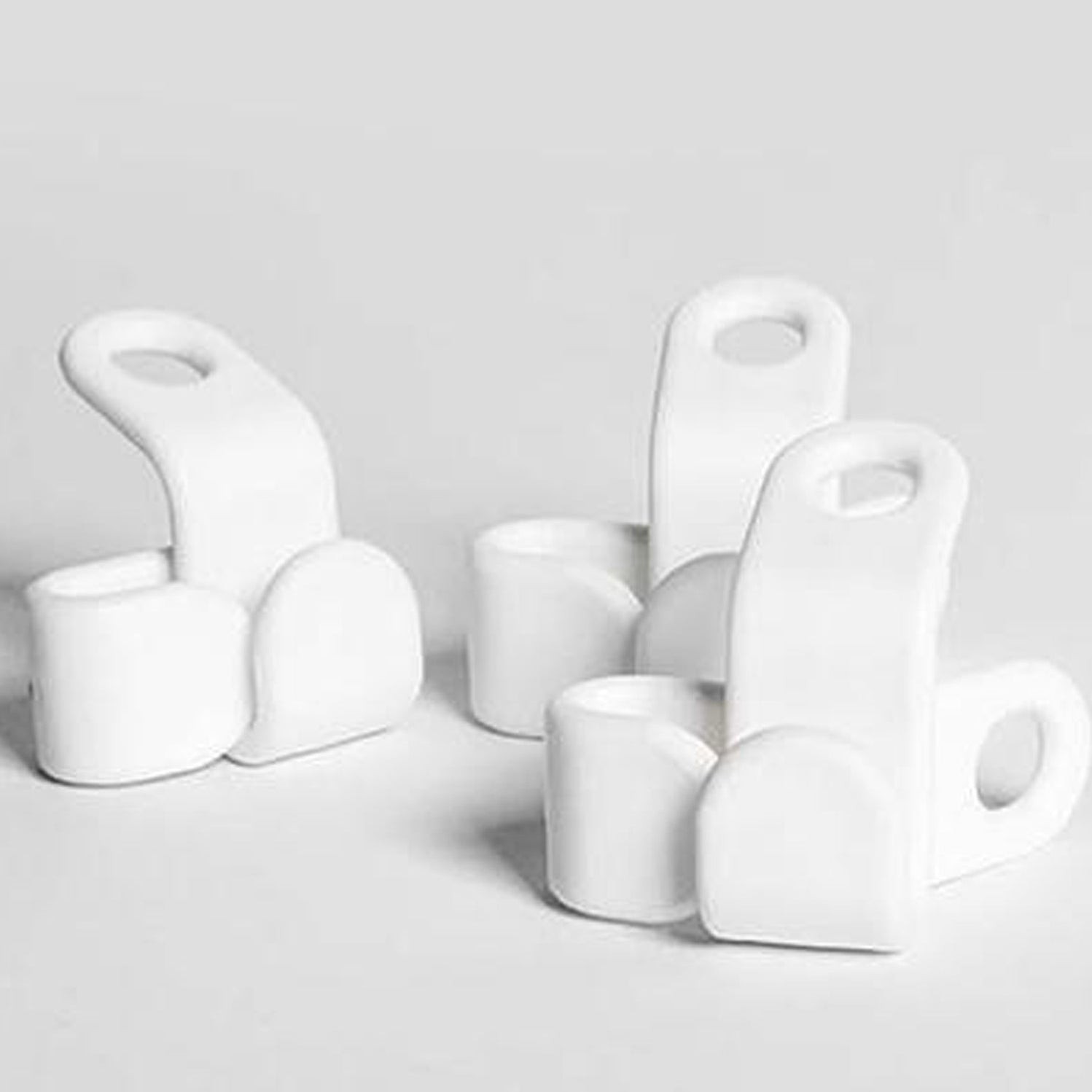 Plastic Clothes Hanger with Non-Slip Pad by DeoDap